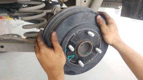 Perawatan Rem Tromol Mobil Biar Tetap Pakem, Bisa Pakai Air?