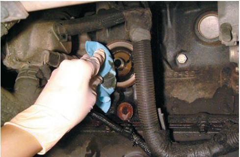 Ini Dampak Oli Mesin Mobil Bekas Rembes Didiamkan Pasca Mudik