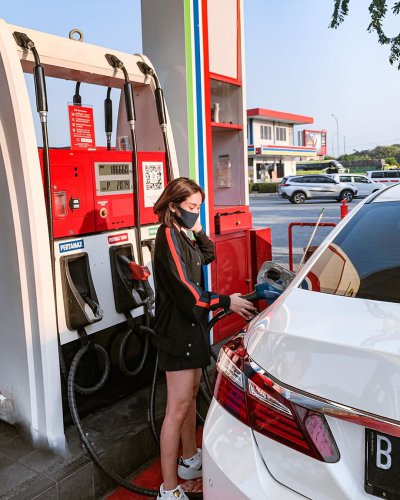 Ladies Begini Cara Mudah Tahu Posisi Tutup Tangki Mobil Tanpa Turun