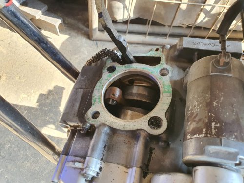 Bukan Cuma Piston, Ini Dampak Mengerikan Motor Bekas Kehabisan Oli Mesin