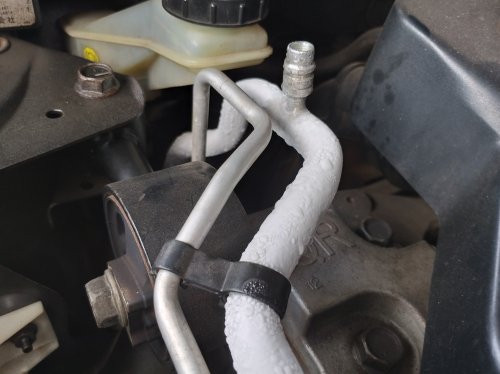 Hati-hati, Komponen Ini Rusak Bisa Menyebabkan Pipa Freon AC Mobil Bekas Membeku