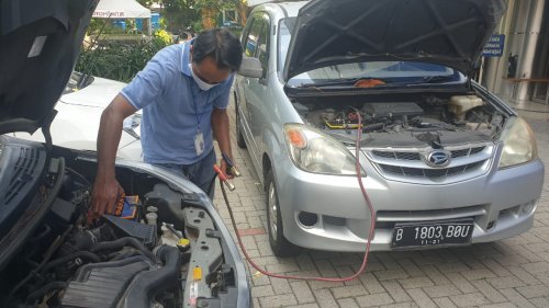Perlu Tahu, Salah Jumper Aki Mobil Saat Mogok Bisa Berujung Ledakan