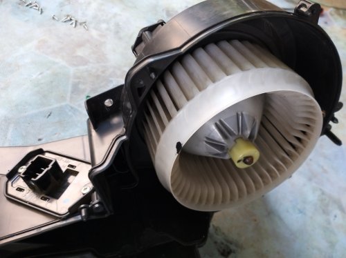 Kapan Saatnya Bersihkan Blower AC Mobil, Ini Jawaban Bengkel