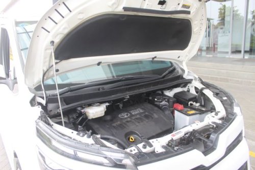 Mitos Membuka Kap Mesin Mobil, Apa Ada Manfaatnya? Ini Faktanya