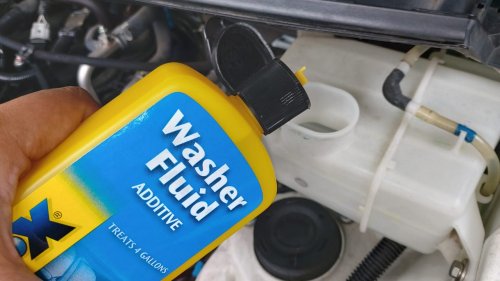 Ternyata Ini Pentingnya Selalu Mengecek  Kondisi Air Wiper Mobil Bekas