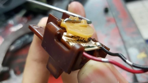 Begini Cara Mudah Cek Kondisi Indikator Bensin Di Motor Bekas
