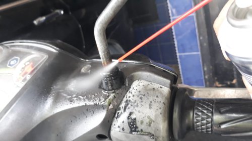 Trik Mudah Mengatasi Baut Yang Berkarat Di Motor Bekas, Simak Caranya