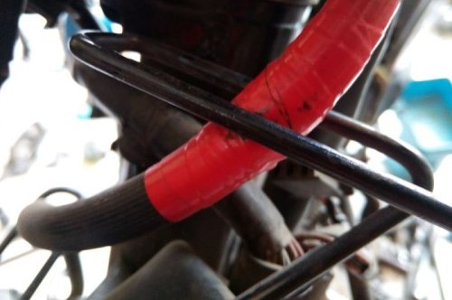 Cara Mengatasi Slang Rem Motor yang Bocor Saat Di Jalan, Simak Triknya