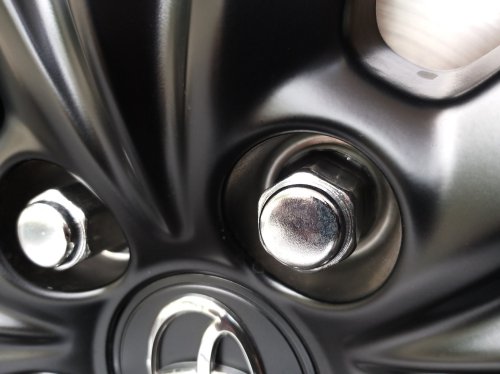 Ini Sebabnya Mengencangkan Mur Roda Di Mobil Bekas Harus Menyilang