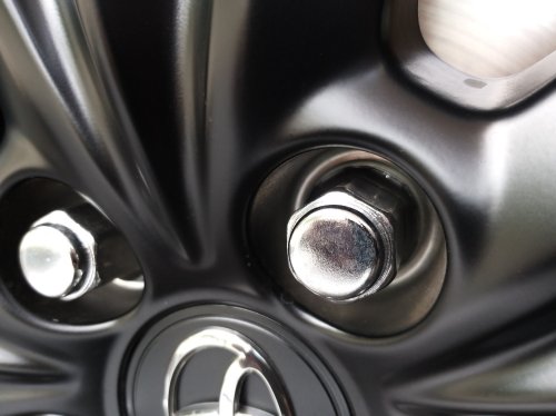 Ini Sebabnya Mengencangkan Mur Roda Di Mobil Bekas Harus Menyilang