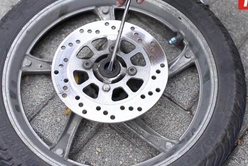 Waspadai Hal Sepele Ini, Biang Kerok Bearing Roda Motor Sering Jebol