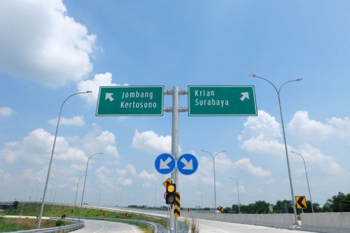 Jangan Sampai Salah Jalur! Ini Perbedaan Rambu Biru dan Hijau di Tol yang Banyak Tak Diketahui