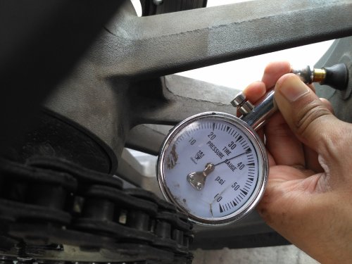 Ternyata Ini Efek Samping  Isi Angin Ban Motor Bekas Kelewat Kencang