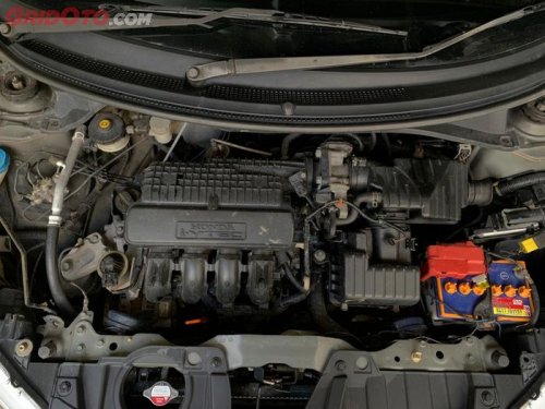 Ini Sebabnya Jangan Buka Busi Mobil Bekas Saat Kondisi Masih Panas