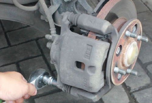 Harus Tahu, Begini Ciri-ciri Slang Rem Mobil Bekas Wajib Diganti