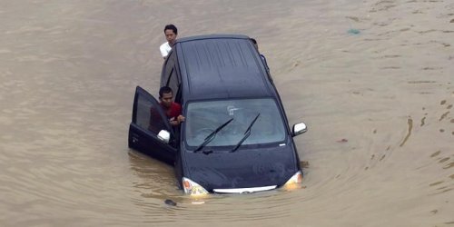 Mobil Manual Mendadak Tak Bisa Masuk Gigi Usai Terjang Banjir, Ini Solusinya
