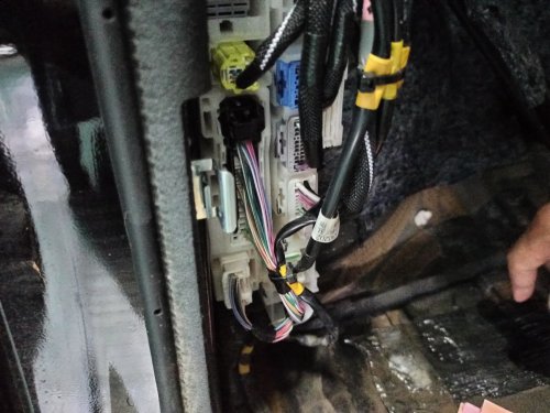 Sering Disepelekan, Ini Bahaya Soket Lampu Mobil Bekas Gosong Saat Mudik