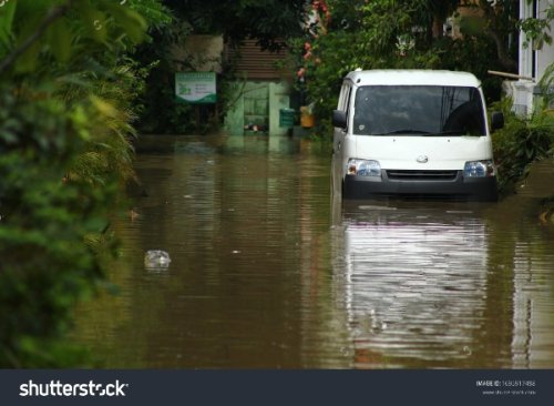 Ini 5 Ciri-ciri Mobil Bekas Terendam Banjir, Paling Gampang Dengerin Suara Mesin