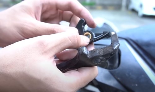 Begini Cara Mengakali Handle Rem dan Kopling Di Motor Bekas Yang Mulai Goyang