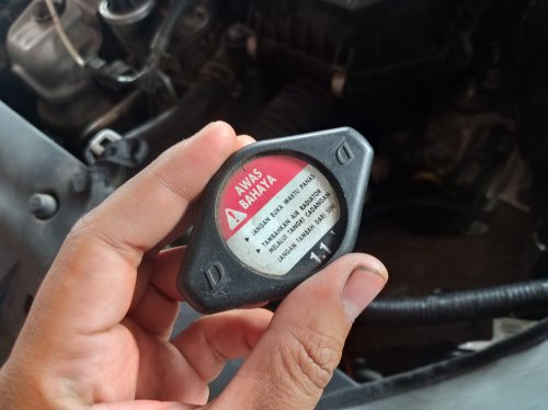 Persiapan Mudik, Ini Ciri-ciri Tutup Radiator Di Mobil Bekas Mulai Rusak