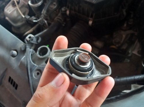 Awas, Tutup Radiator Mobil Rusak Bisa Ganggu Tekanan Sistem Pendingin