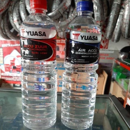 Perbedaan Air Aki Motor Bekas Kemasan Merah dan Biru, Jangan Salah Beli