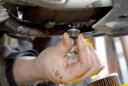 Alasan Kenapa Baut Tap Oli Mesin Motor Bekas Dikasih Selotip Atau Lem Cair