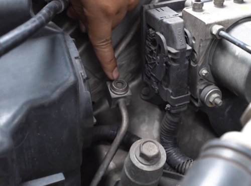 Jangan Bingung, Ini Fungsi Tabung Kaca Kecil di Pipa AC Mobil