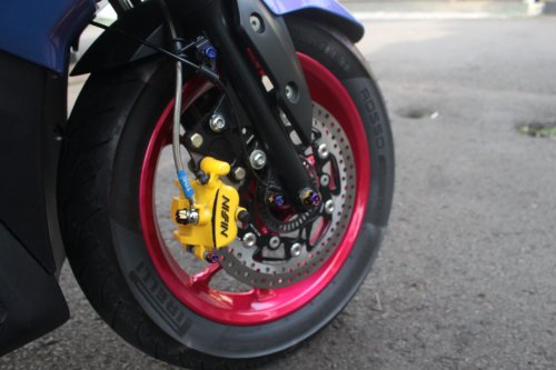 Buka Cuma Bikin Manis Tampilan, Ini 3 Kelebihan Slang Rem Motor Aftermarket