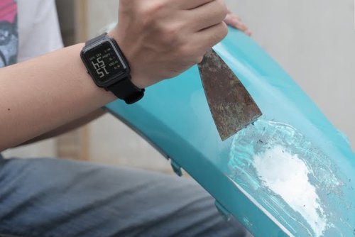 Jangan Pakai Paint Remover, Ini Cara Aman Merontokan Cat di Body Motor