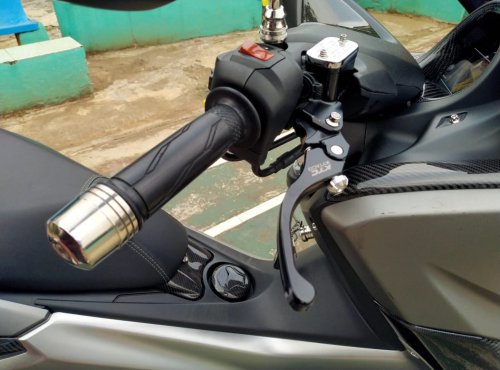 Ternyata Meletakkan Jari Di Tuas Rem Pada Motor Matic Bikin Rugi