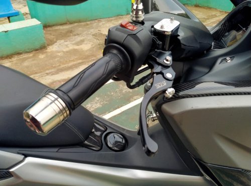 Ternyata Meletakan Jari Di Tuas Rem Pada Motor Matic Bikin Rugi
