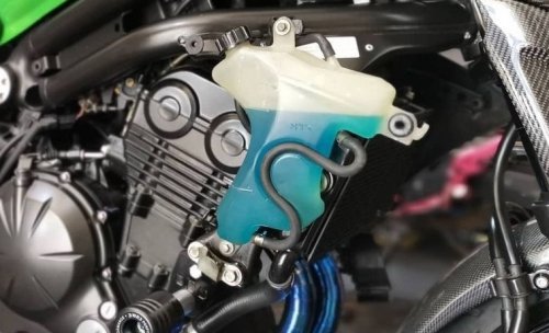Banyak yang Enggak Sadar, Ini 5 Ciri Air Radiator Motor Minta Diganti