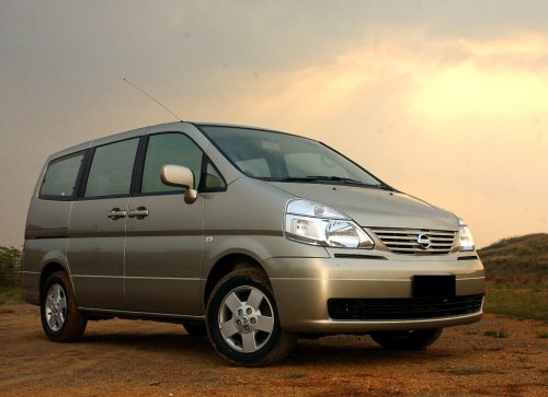 Muat Banyak, Harga Mobil Bekas Nissan Serena 2010 Makin Miring Jelang Idul Adha