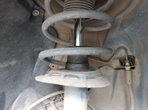 Sebelum Mudik Kenali Dulu Tanda Sokbreker Belakang Mobil Bekas Lemah