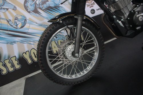 Cuma Pakai Bedak Bayi Pelek Jari-jari Motor Bekas Bisa Kinclong Lagi, Simak Caranya