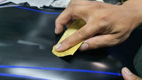 Jangan Pakai Paint Remover, Ini Cara Aman Merontokan Cat di Body Motor