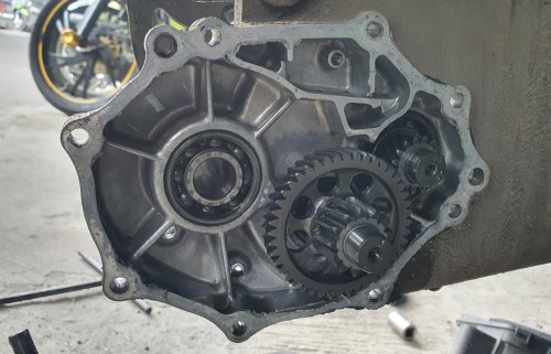 Begini Cara Mudah Bikin Area Gearbox CVT Motor Matic Lebih Awet