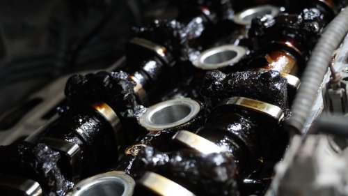 Seperti Bom Waktu, Ini Dampak Biarkan Banyak Sludge Oli Mesin