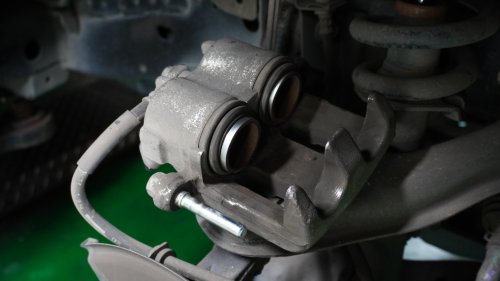 Dua Penyebab Piston Kaliper Rem Di Mobil Bekas Bisa Macet, Awas Bahaya