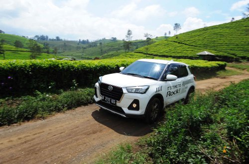 Mudik Lebaran Naik Mobil Bekas Daihatsu Rocky 2022 Turbo, Harganya Segini