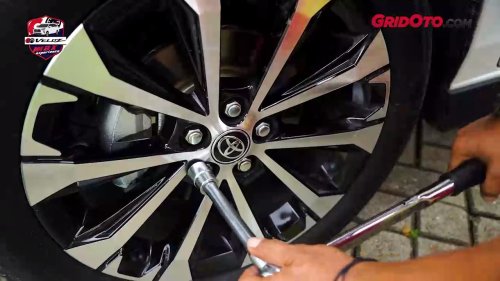Ternyata Ini Alasan Kencangkan Mur Roda Mobil Wajib Disilang