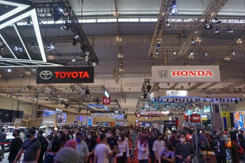 Laporan Utama: Maraknya Pasar Mobil Baru Dibayangi Daya Beli Konsumen