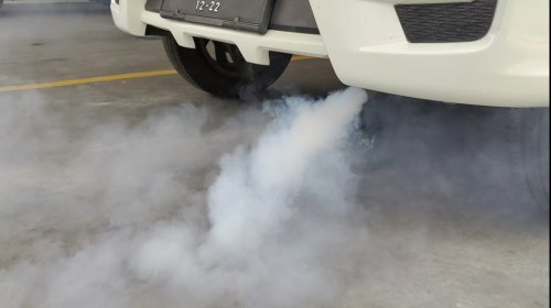 Penyebab Knalpot Mobil Bekas Berasap Putih Tapi Nggak Banyak