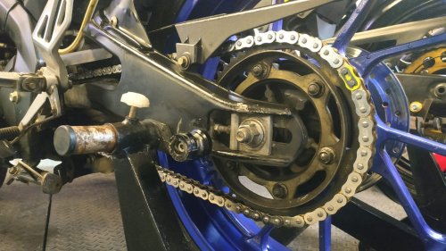 Tahan Digeber Ratusan Km Per Jam, Ternyata Ini Material Pembuatan Rantai Motor