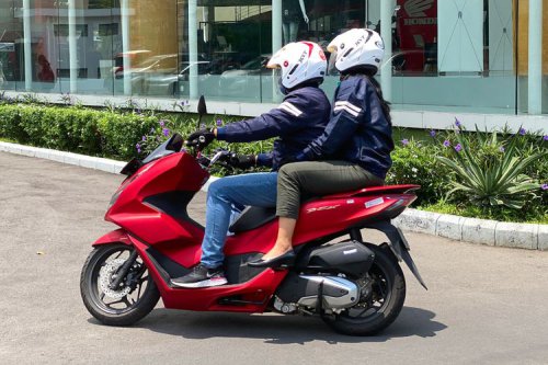 Trik Biar Ladies Disenangi Gebetan Saat Motoran, Jadi Boncengan Harus Begini