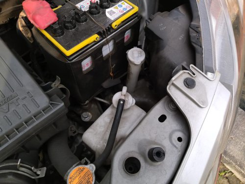 Waktu Ideal Ganti Air Radiator Mobil, Jangan Tunggu Mengering!
