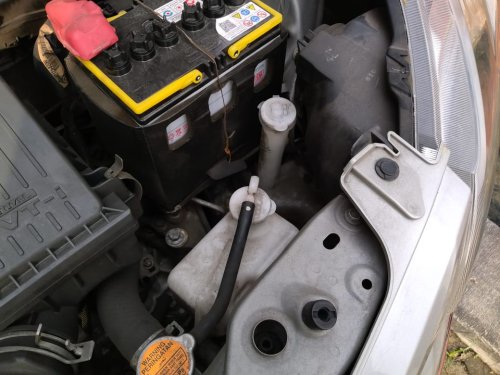 Waktu Ideal Ganti Air Radiator Mobil, Jangan Tunggu Mengering!