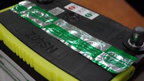 Enggak Boleh Isi Air Aki Terlalu Penuh, Ini Dia Kata Pabrikan Aki