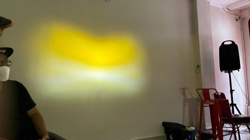 Bukan Putih, Ini Warna Lampu Motor yang Cocok di Musim Hujan